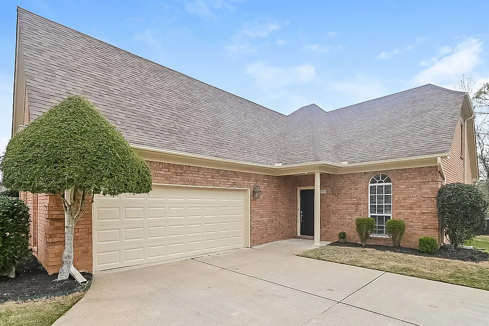 3 bed, 2.5 bath, 2180 sqft, $2,390 — Photo 1