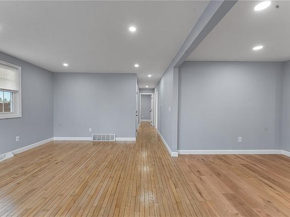 5th image of 251 Juniper St