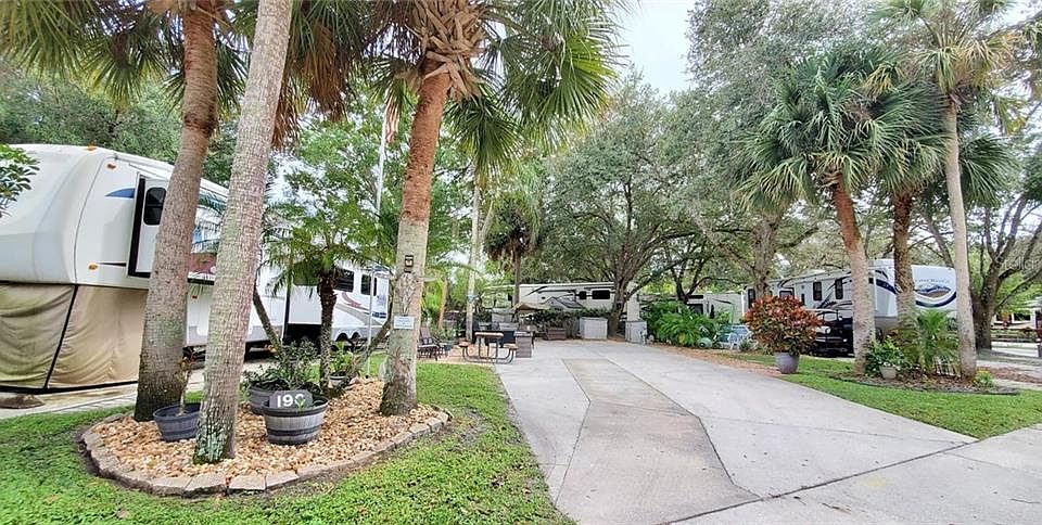 1st image of 190 Longhorn Dr