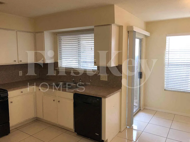 1123 Intrepid Oak Ln — Photo 9