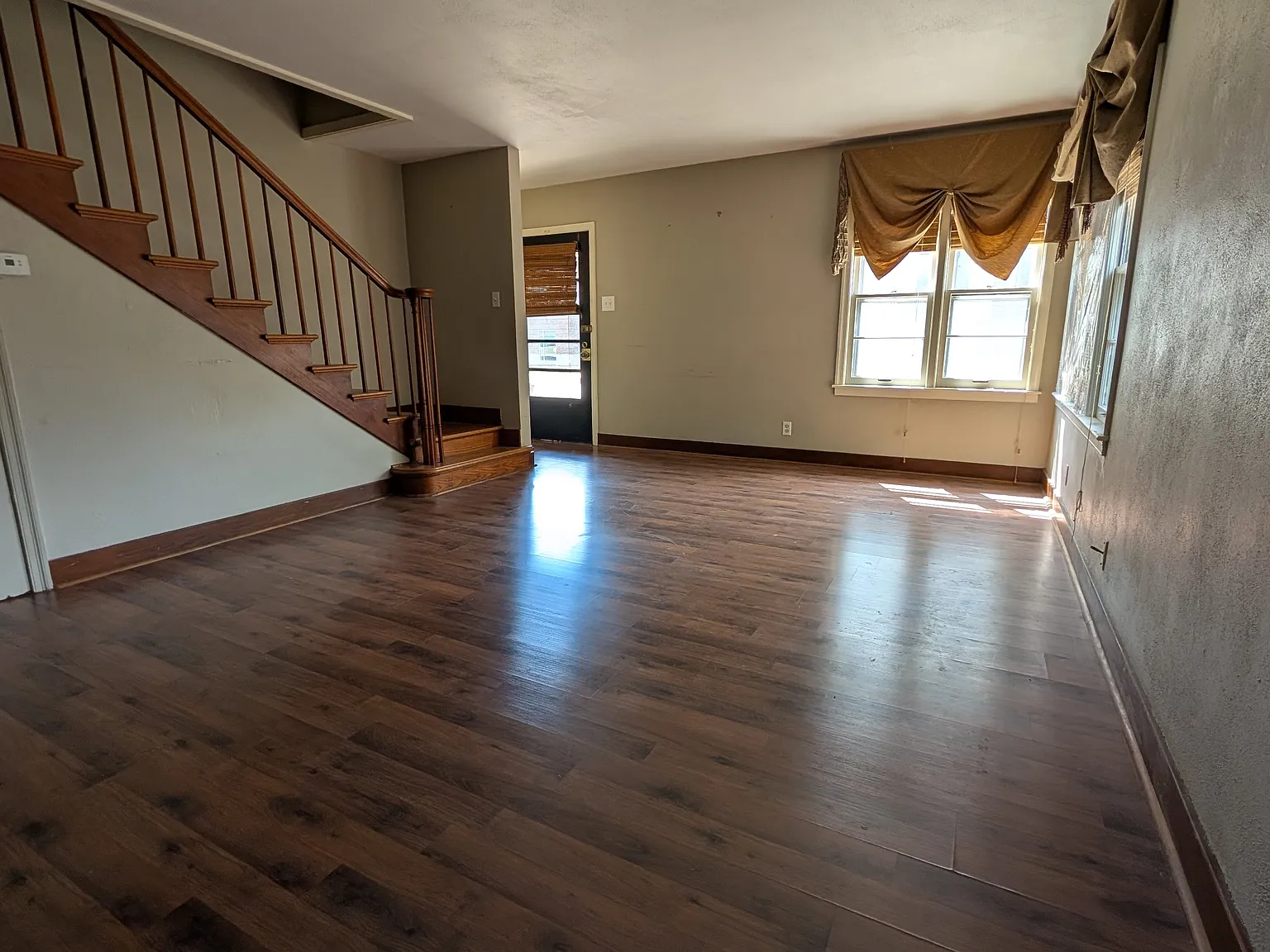 2 bed, 1000 sqft, $1,400 — Photo 2