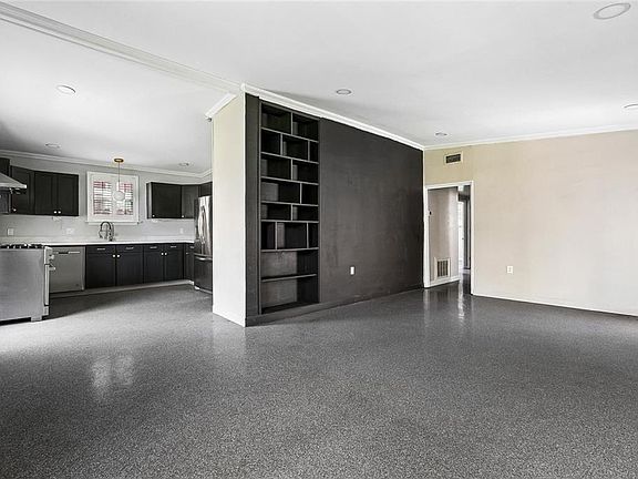 5th image of 9209 Melrose Ln