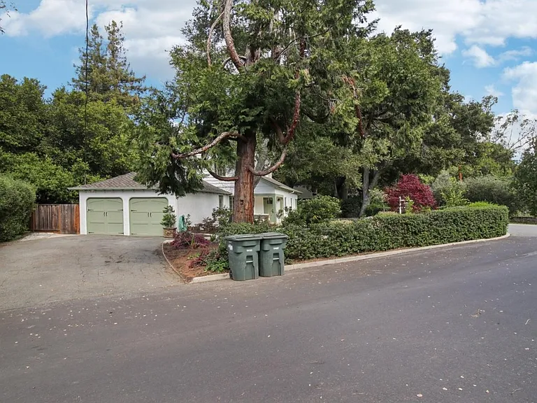 1040 Creek Dr — Photo 4