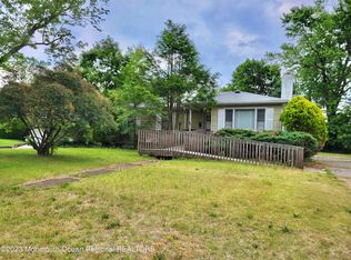 94 Fairacres Dr, Toms River, NJ 08753