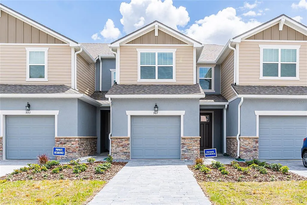 3 bed, 2.5 bath, 1559 sqft, $2,380 — Photo 1