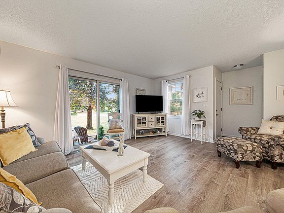 4th image of 712 Bayberry Ln