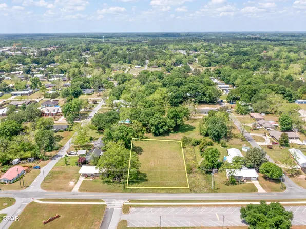 College Dr, Graceville, FL 32440