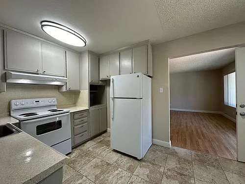 Elegante Apartments ~ Exceptionally Spacious, Unique and a Must See Community! Photo 1