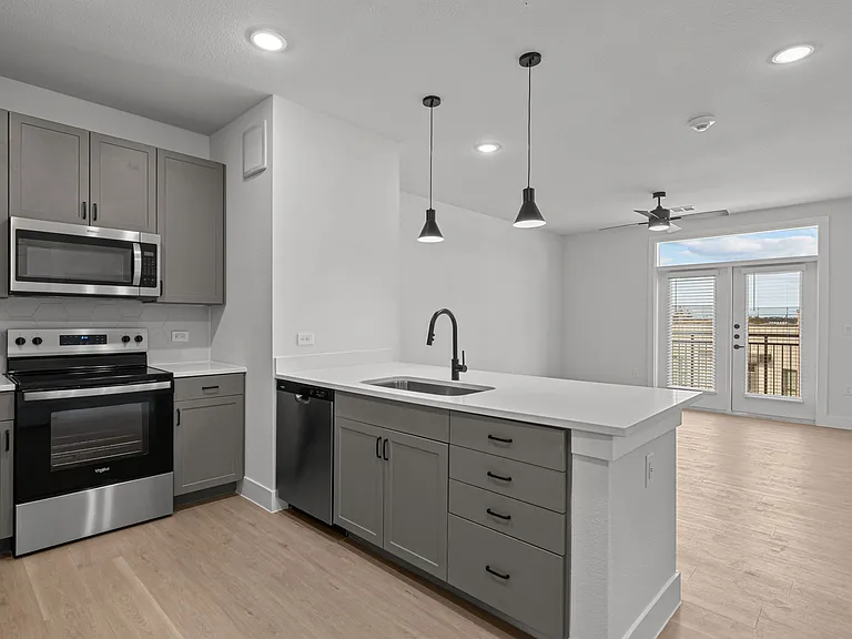 Eastpoint Apartments — Photo 18