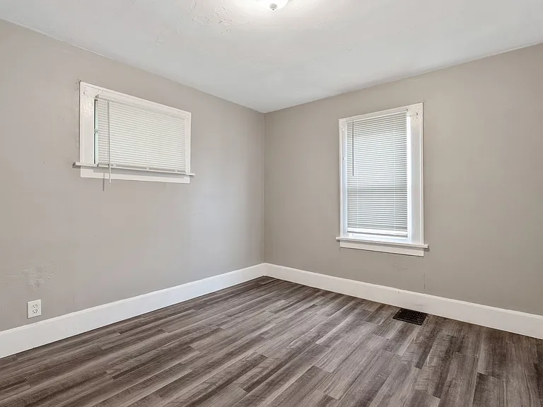 1414 W 32nd St — Photo 10