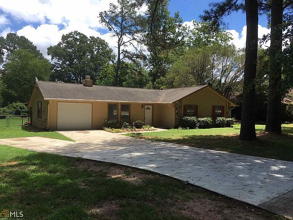 3rd image of 3934 Woodland Cir SE