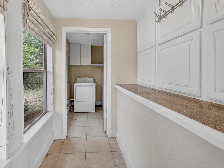2601 S University Dr — Photo 23