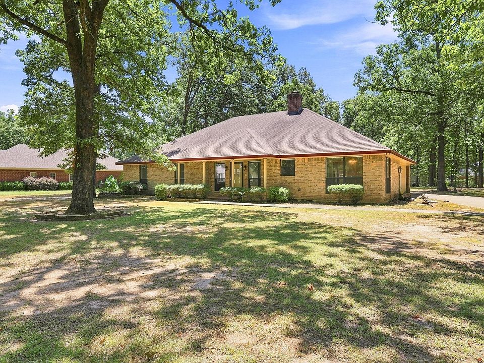 1st image of 225 Red Oak Ln