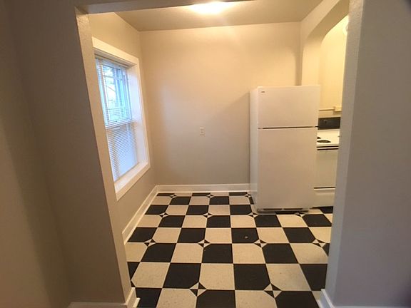 5th image of 1611 SE Belmont St APT 205