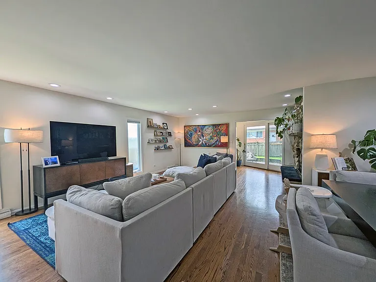 1739 Ferndale Ave — Photo 2