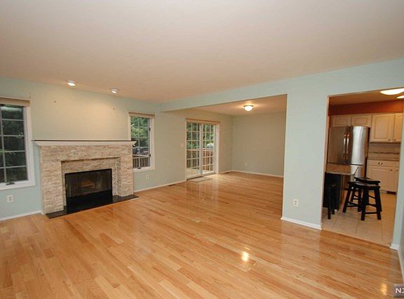4th image of 12 Bradshaw Ct