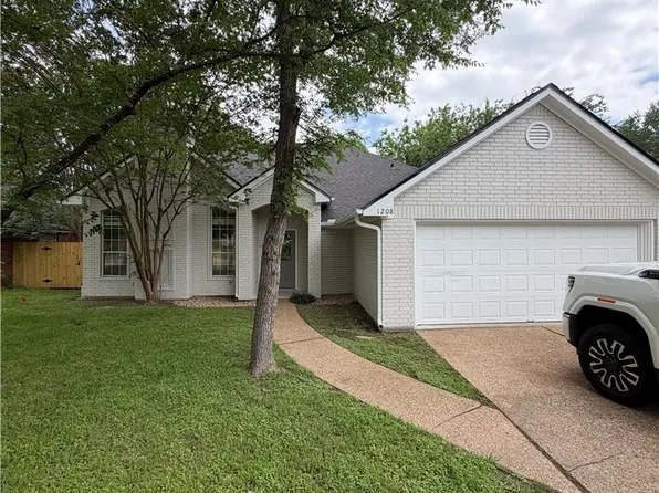 1208 Bayou Woods Dr, College Station, TX 77840