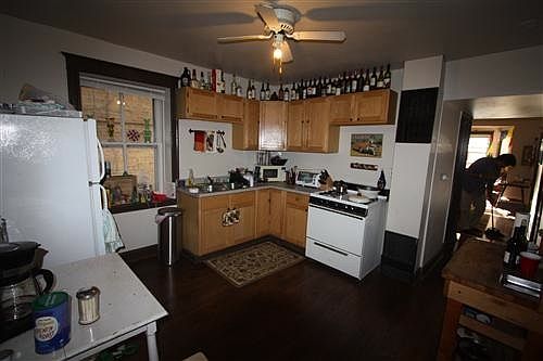 2nd image of 1925 N Wolcott Ave APT Gdn