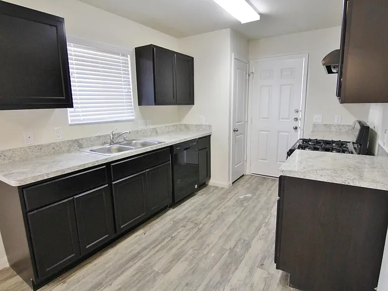 3911 Cary Creek Dr — Photo 3