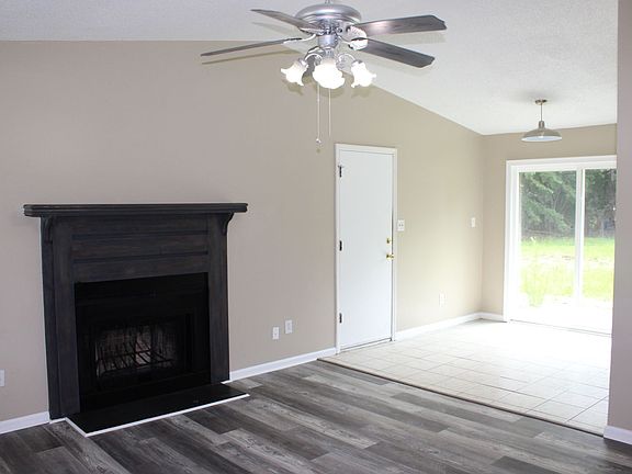 3rd image of 101 Palmetta Dr