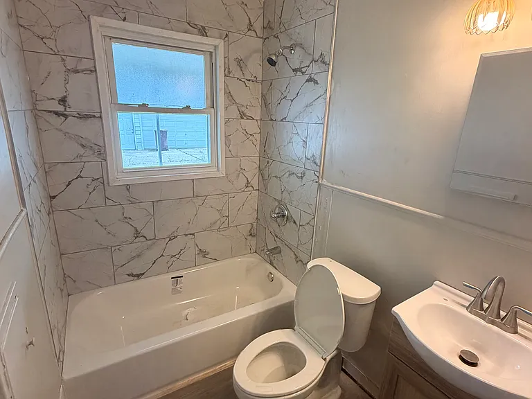 4655 Niagara St — Photo 9