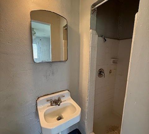 5th image of 1630 Sue Dr APT B