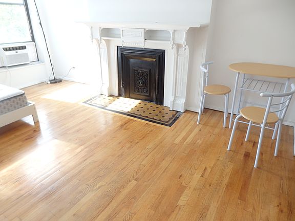 2nd image of 415 W 47th St #5FW