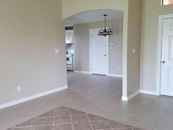 3rd image of 1902 Treasure Oaks Dr