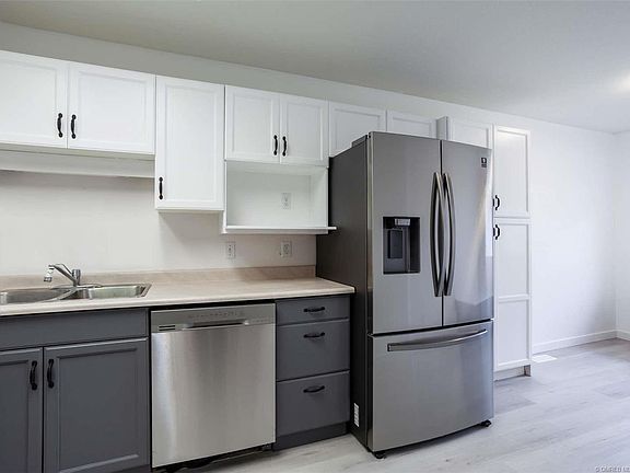 4th image of 1874 Parkview Cres #12