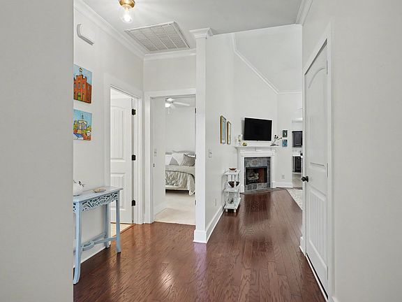2nd image of 205 Kingston Ct