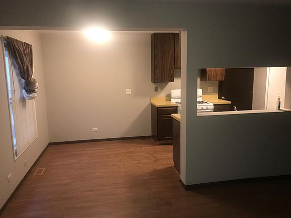 4th image of 310 Farmingdale Cir