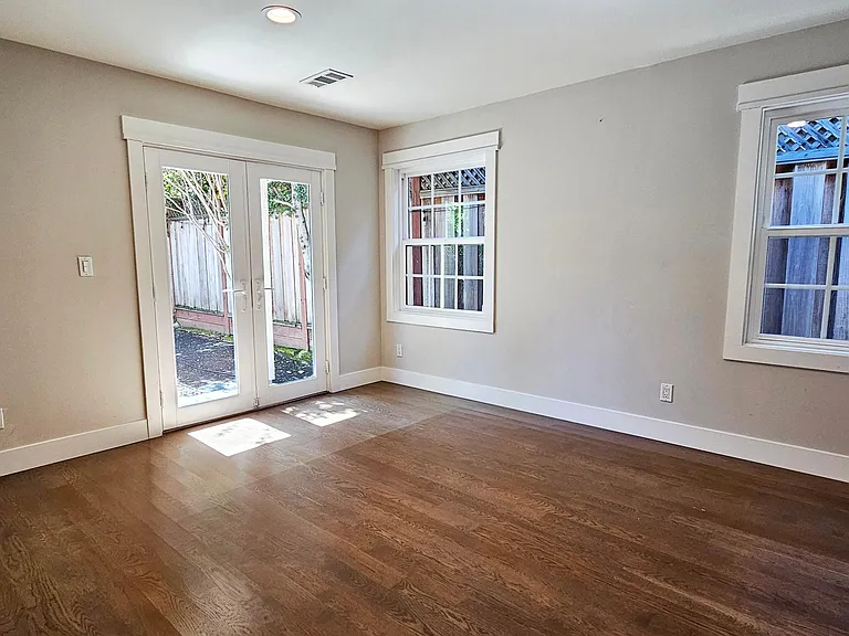 139 Plymouth Ave — Photo 13