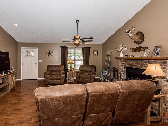 3rd image of 335 Lavista Dr