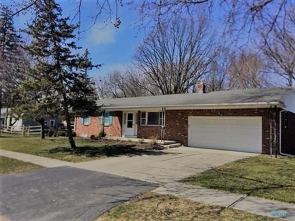 2nd image of 215 Meadowood Dr