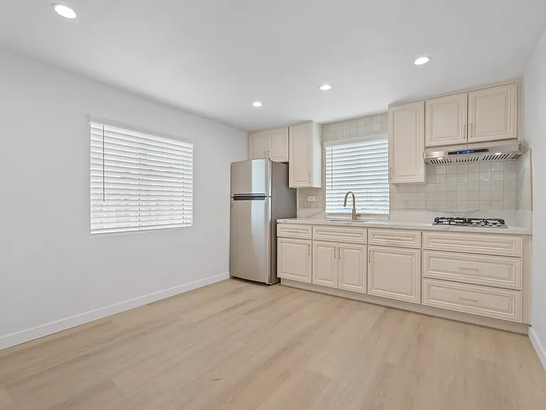 1195 Georgia St — Photo 3
