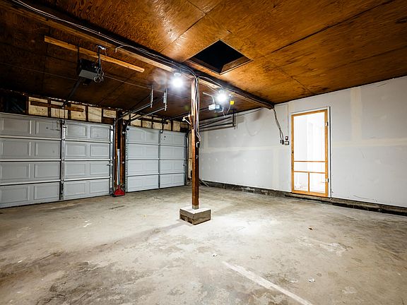 4th image of 1304 Columbus Ave