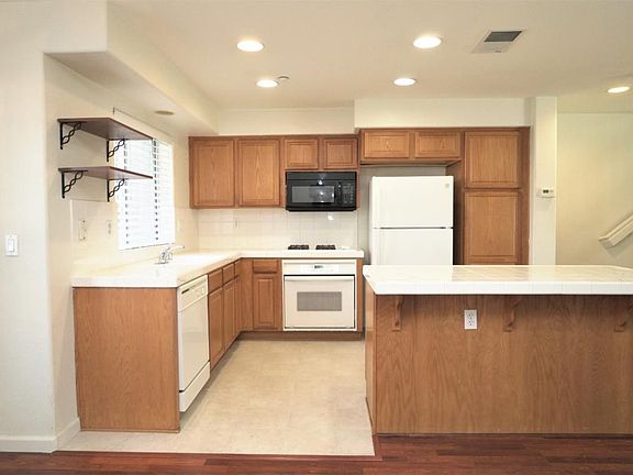3rd image of 3043 Nattinger Ct
