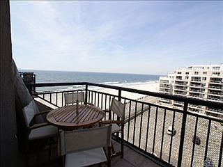 1st image of 100 W Broadway APT 7DD