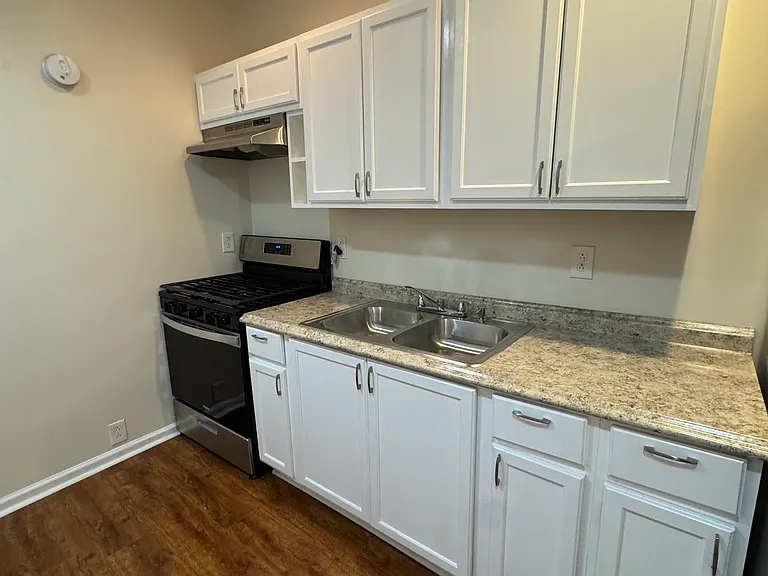 63 Asbury St — Photo 4