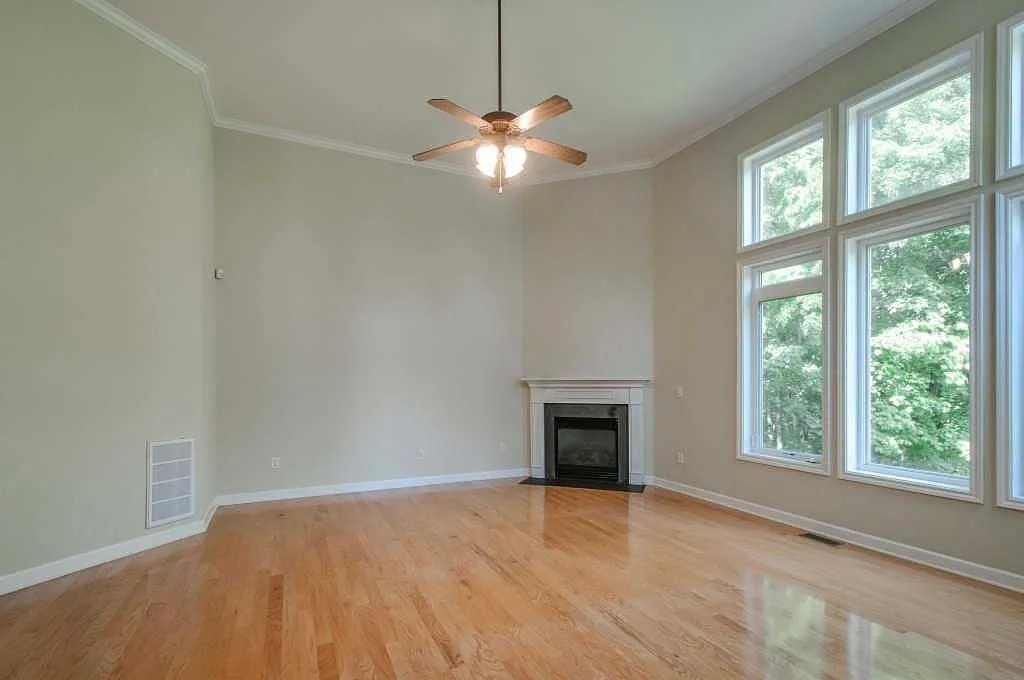 3 bed, 3.5 bath, 2325 sqft, $1,095 — Photo 3