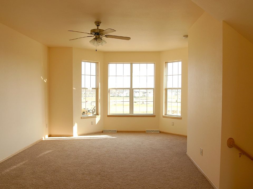 2nd image of 701 Oregon Parks Ave