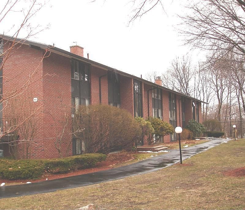 1st image of 3 Longwood Dr APT 3