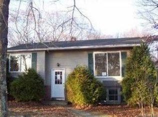 1 Fern Dr, Hopkinton, RI 02833