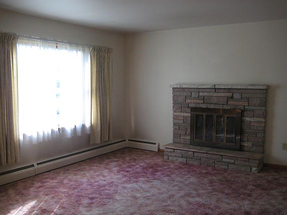 2nd image of 432 Percy St S
