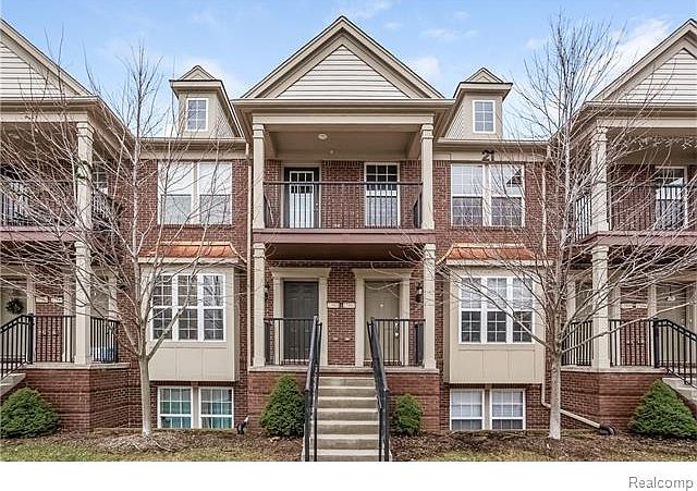 1st image of 27993 Hopkins Dr #1