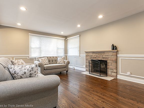 3rd image of 11820 S Artesian Ave