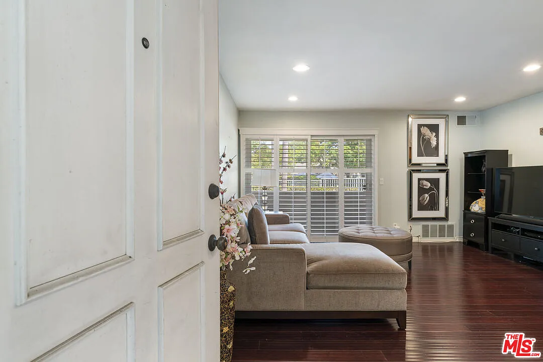 2 bed, 1.0 bath, 845 sqft, $2,900 — Photo 1