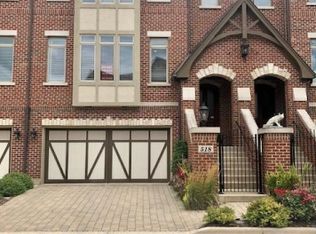 518 Brownstone Dr, St Charles, IL 60174