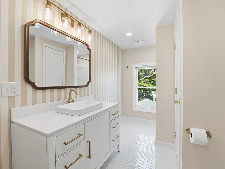 22 Vernon St #3 — Photo 1