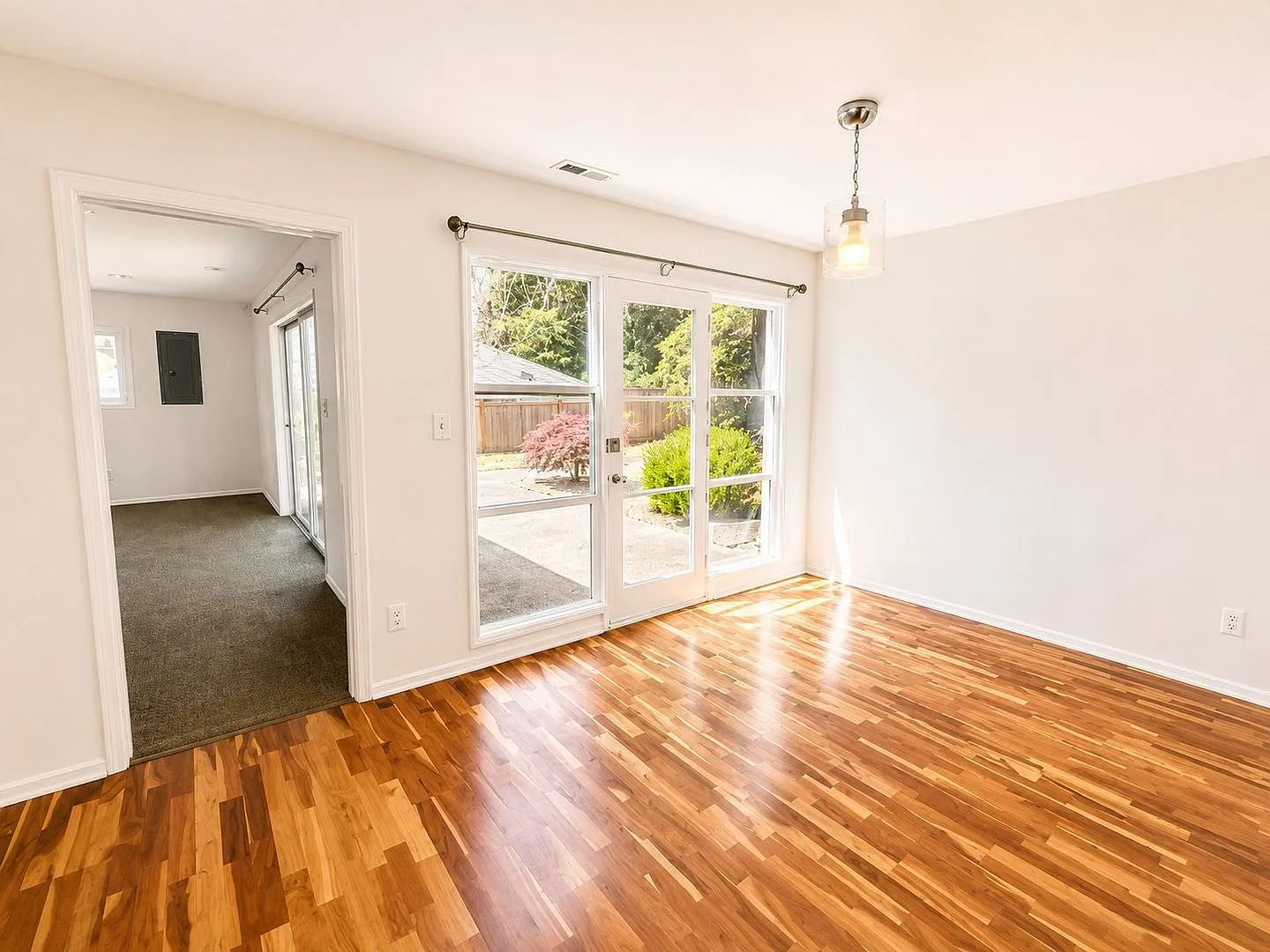 3Bd/1Ba Bellevue Home — Photo 4